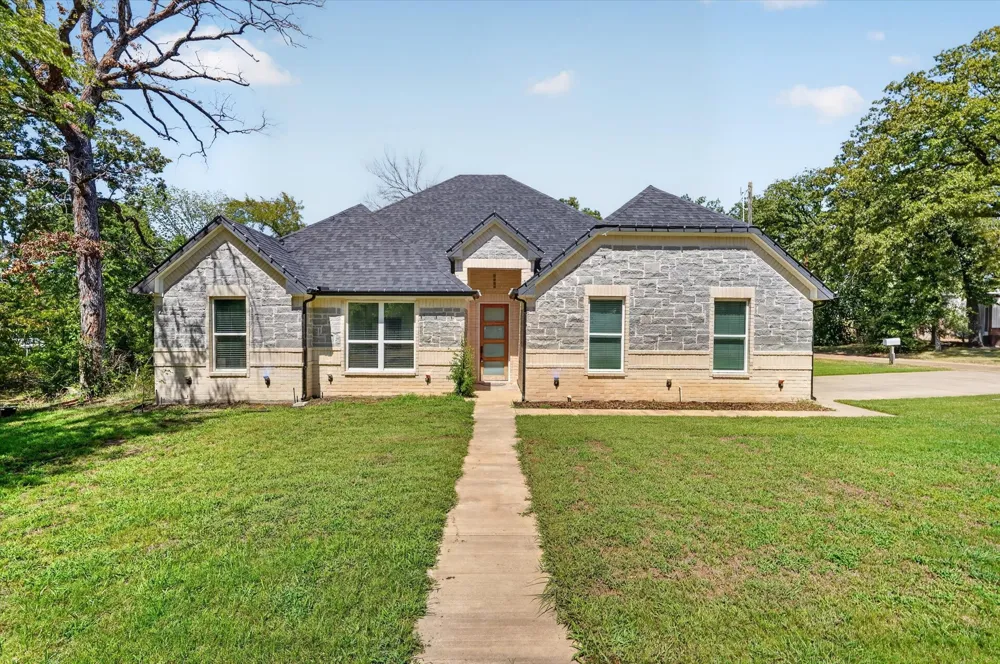 114 Dowdy Lane Mabank, TX 75156