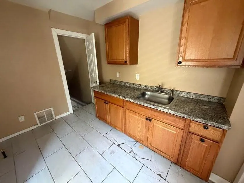 8878 Evergreen Avenue Detroit, MI 48228
