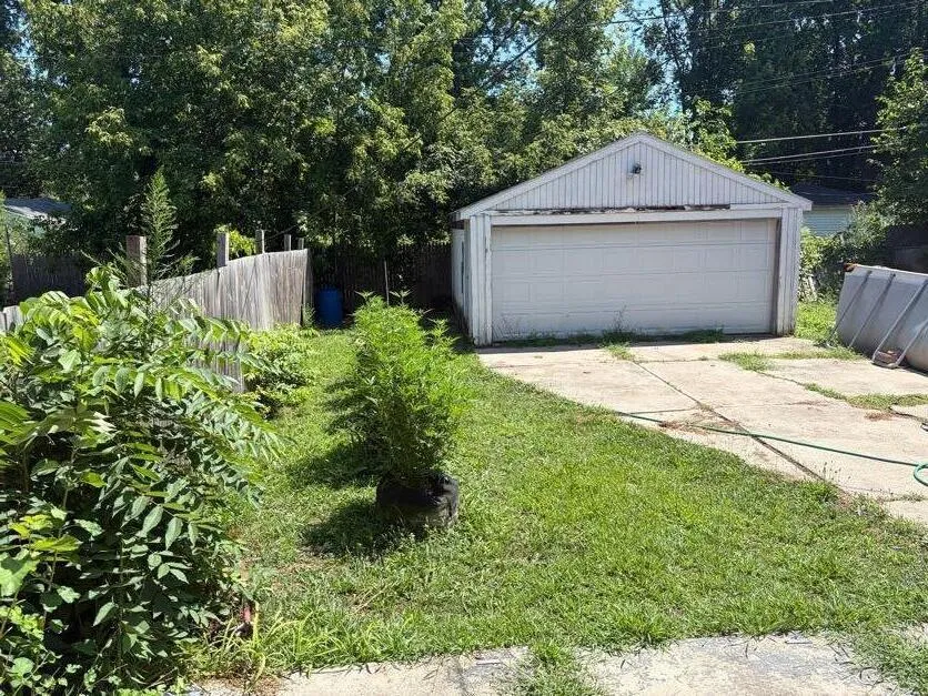 8878 Evergreen Avenue Detroit, MI 48228