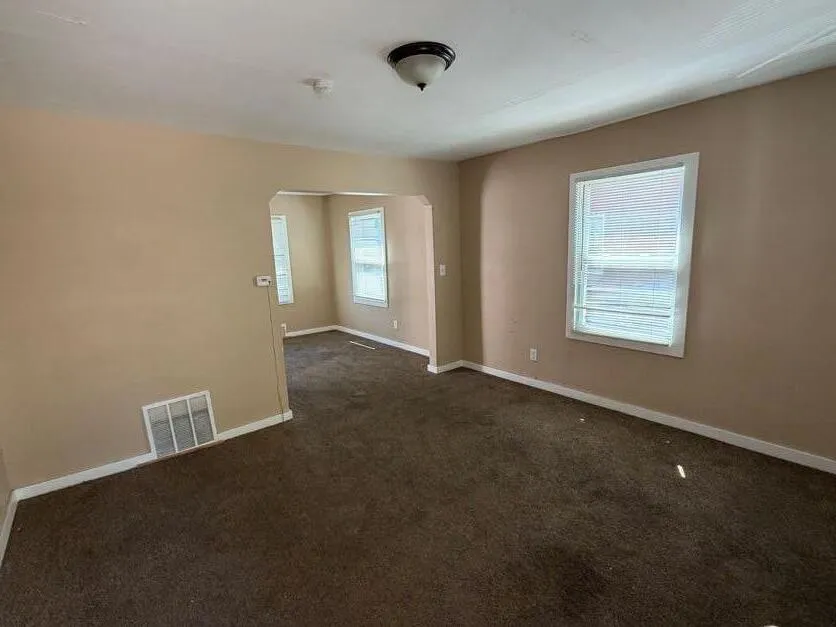 8878 Evergreen Avenue Detroit, MI 48228