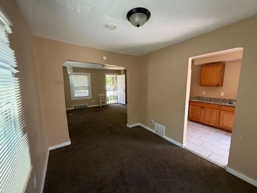 8878 Evergreen Avenue Detroit, MI 48228