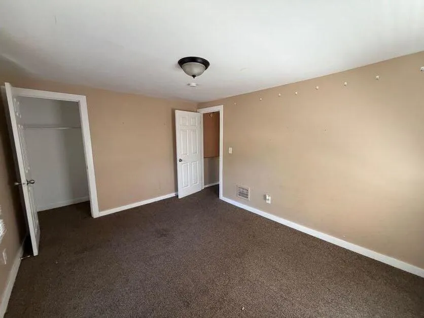8878 Evergreen Avenue Detroit, MI 48228