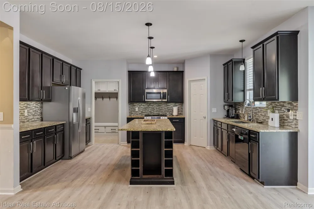 51743 Leshan Drive Chesterfield Township, MI 48047