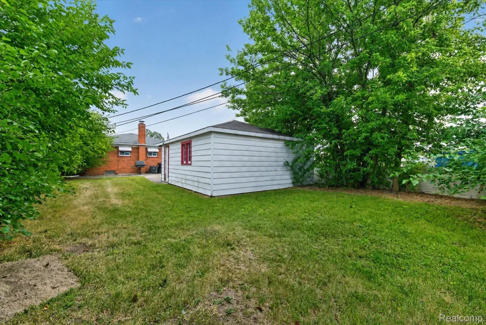 8847 Woodbine Redford Charter Township, MI 48239