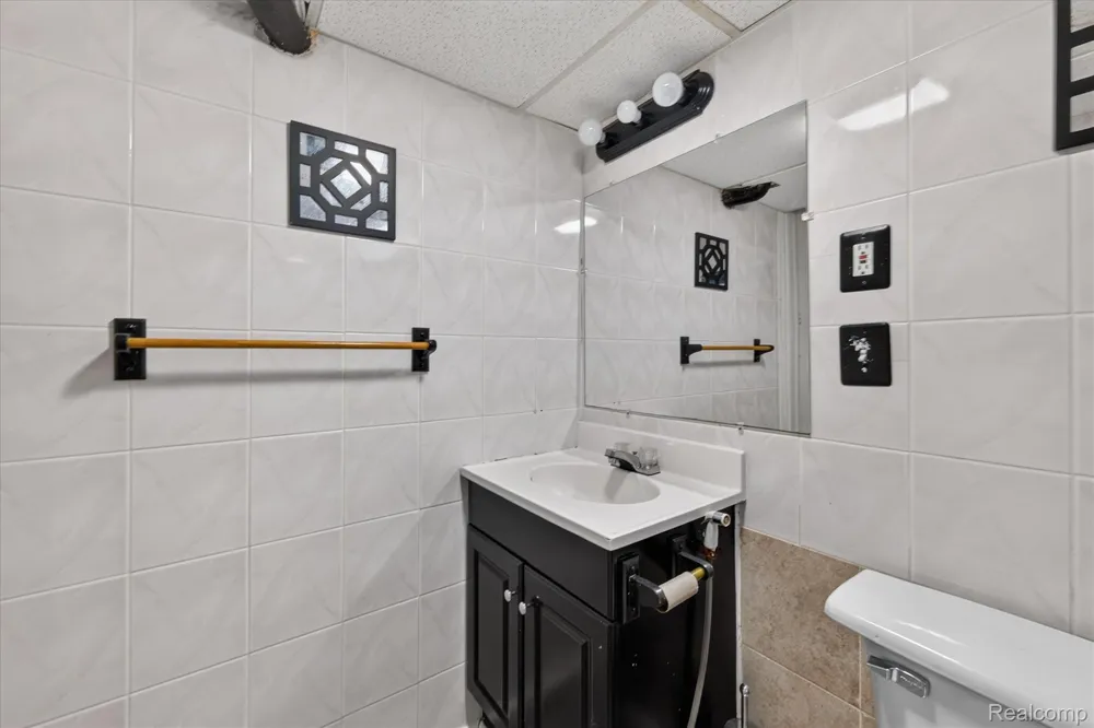 8847 Woodbine Redford Charter Township, MI 48239