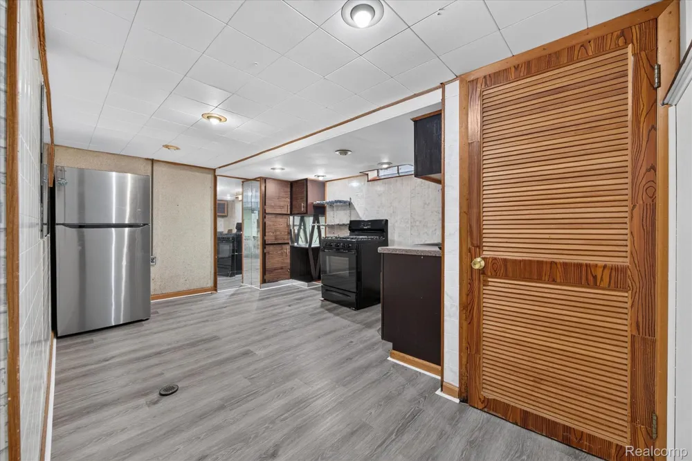 8847 Woodbine Redford Charter Township, MI 48239