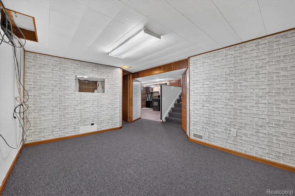 8847 Woodbine Redford Charter Township, MI 48239