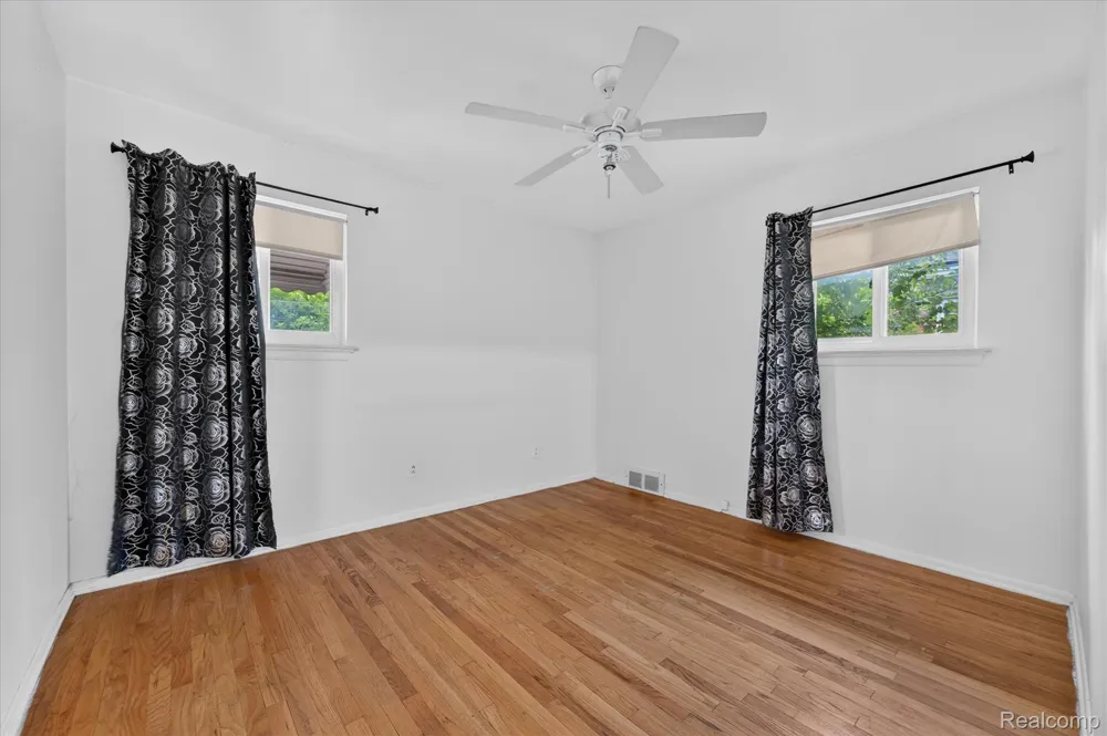 8847 Woodbine Redford Charter Township, MI 48239