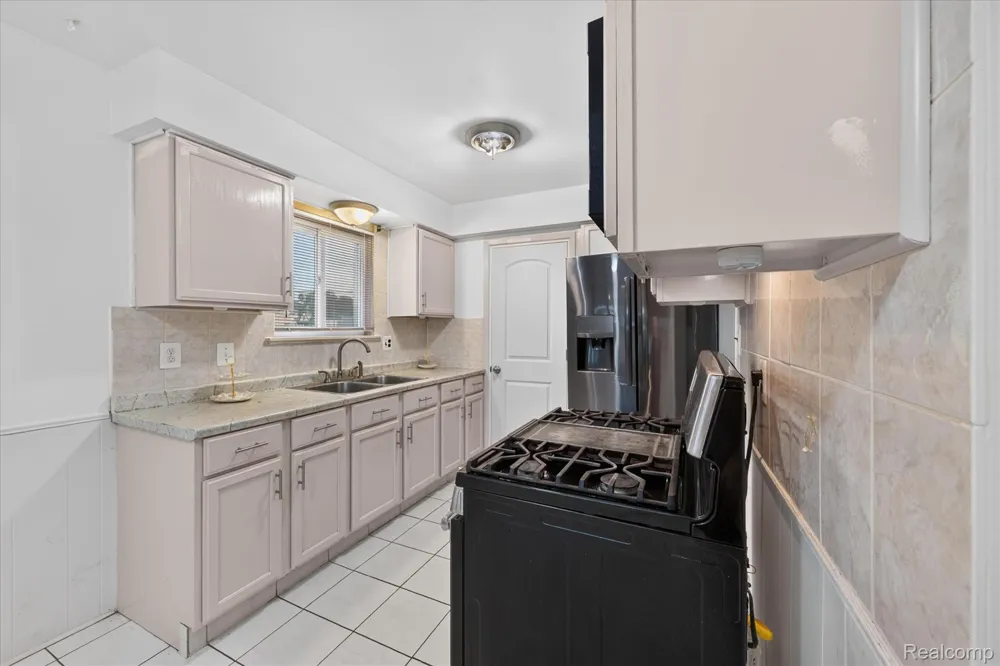 8847 Woodbine Redford Charter Township, MI 48239