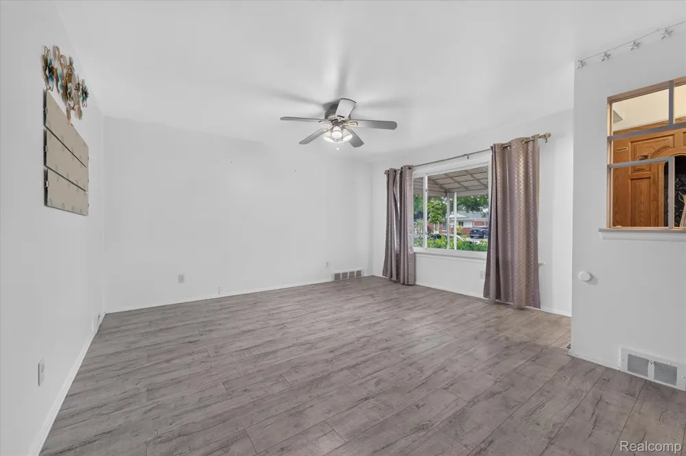 8847 Woodbine Redford Charter Township, MI 48239