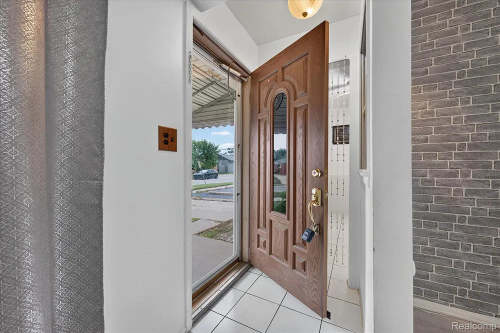 8847 Woodbine Redford Charter Township, MI 48239