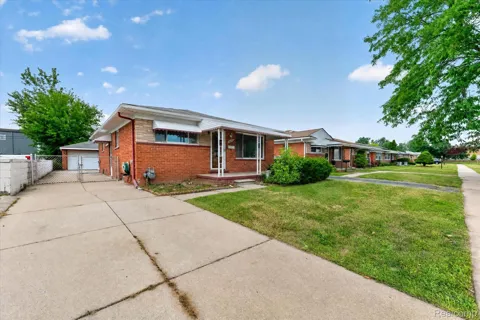 8847 Woodbine