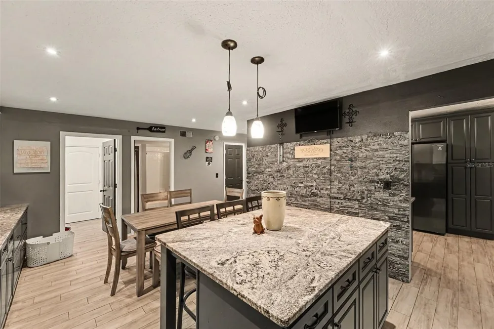 2405 ABALONE BOULEVARD Orlando, FL 32833