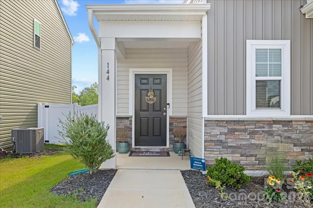 144 BABBLING BROOK DRIVE Clayton, NC 27520