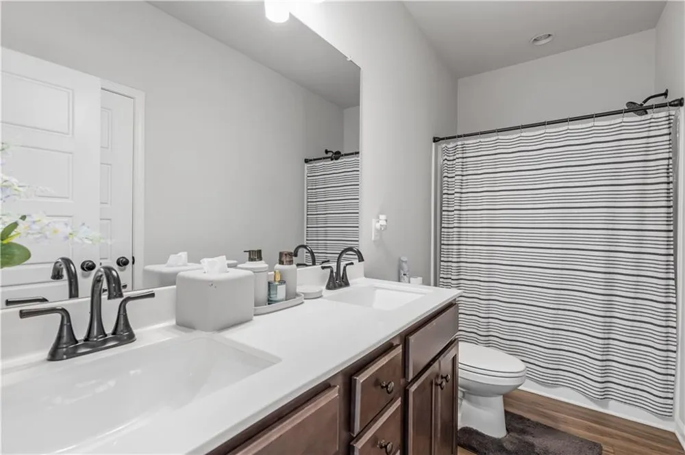 5317 Fox Hill Lane Oakwood, GA 30566