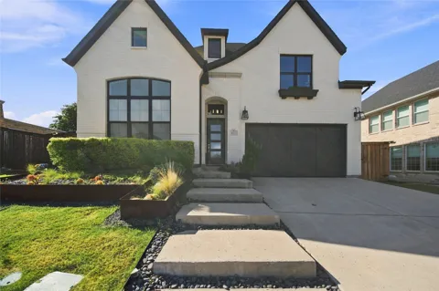 903 Leola Lane
