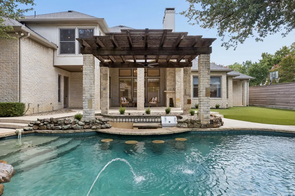 6823 Lakehurst Avenue Dallas, TX 75230