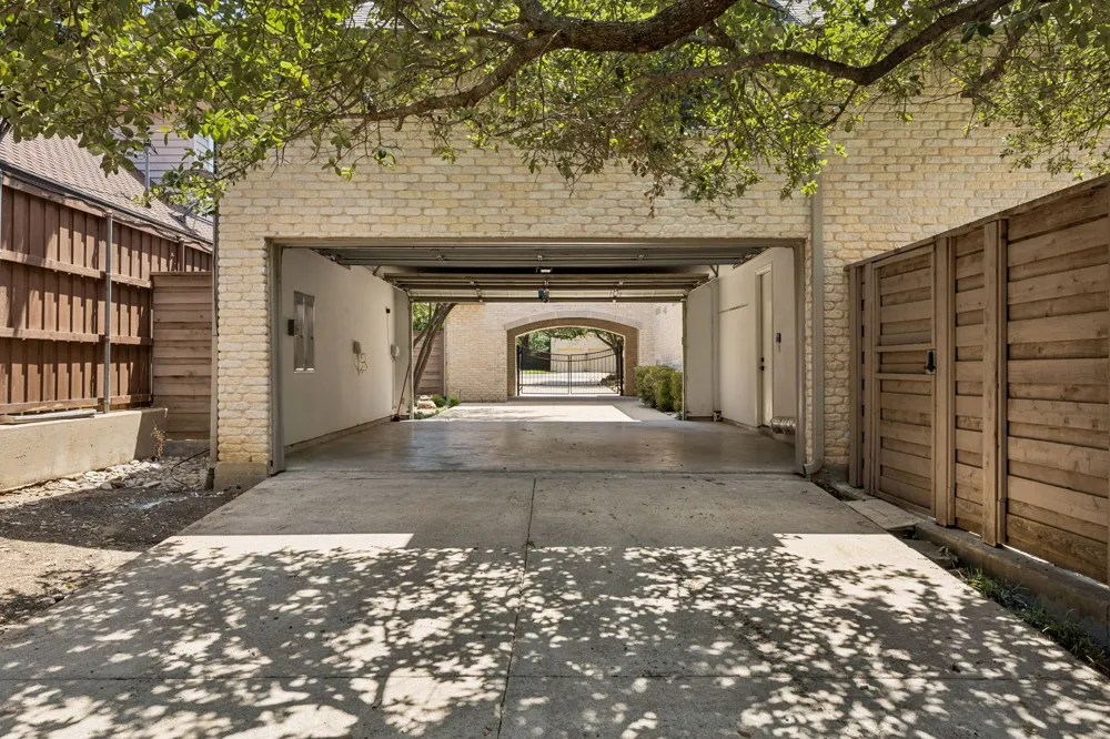 6823 Lakehurst Avenue Dallas, TX 75230