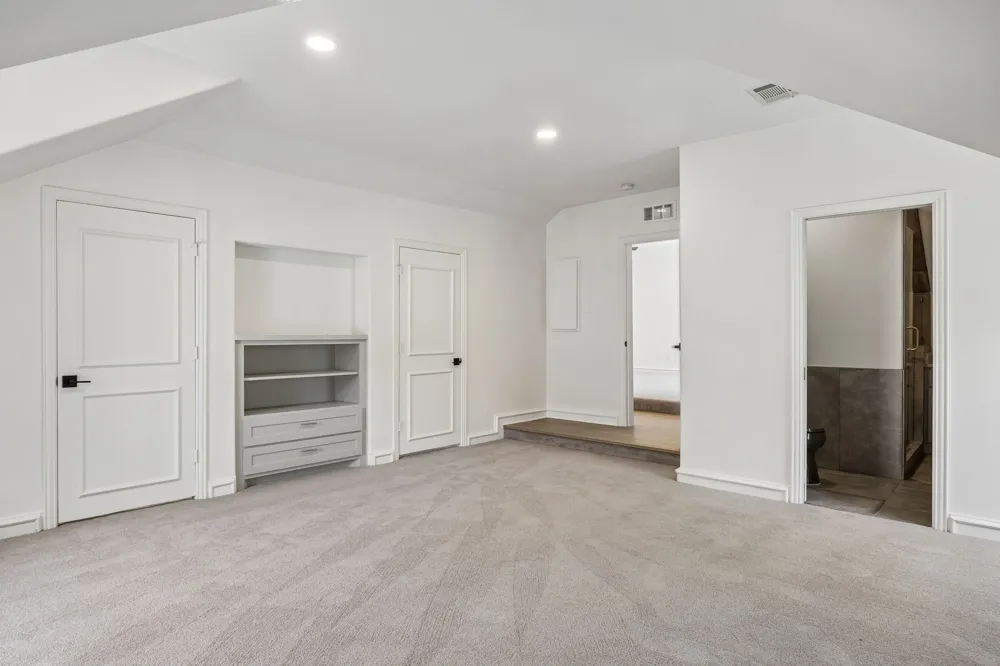 6823 Lakehurst Avenue Dallas, TX 75230