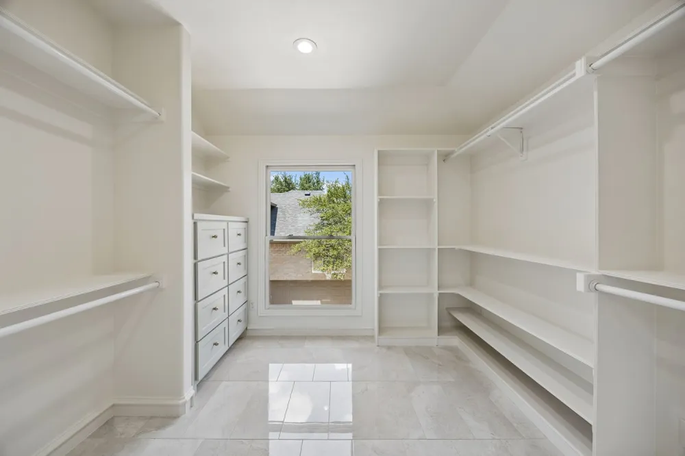 6823 Lakehurst Avenue Dallas, TX 75230