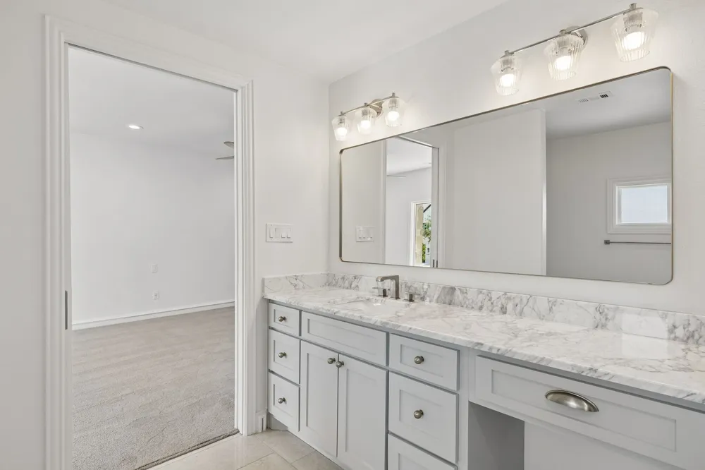 6823 Lakehurst Avenue Dallas, TX 75230