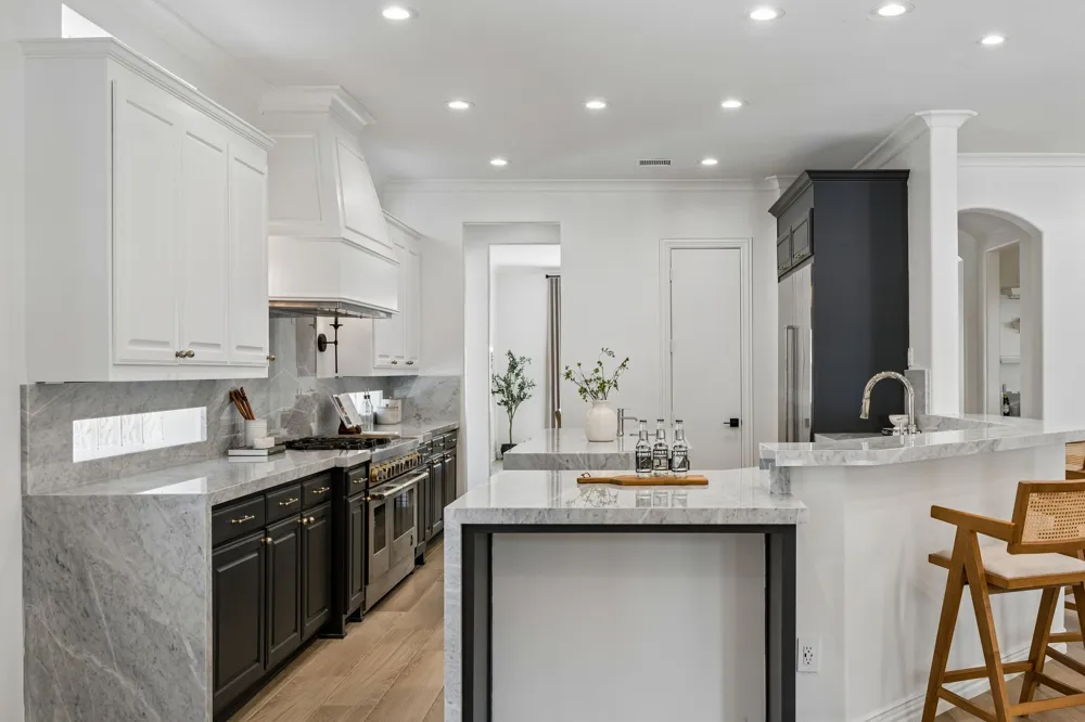6823 Lakehurst Avenue Dallas, TX 75230
