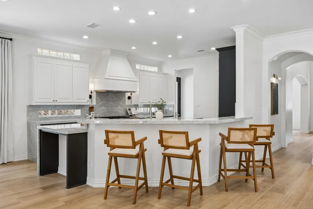 6823 Lakehurst Avenue Dallas, TX 75230