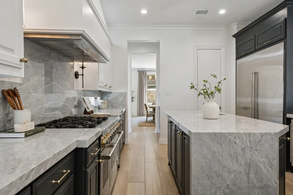 6823 Lakehurst Avenue Dallas, TX 75230