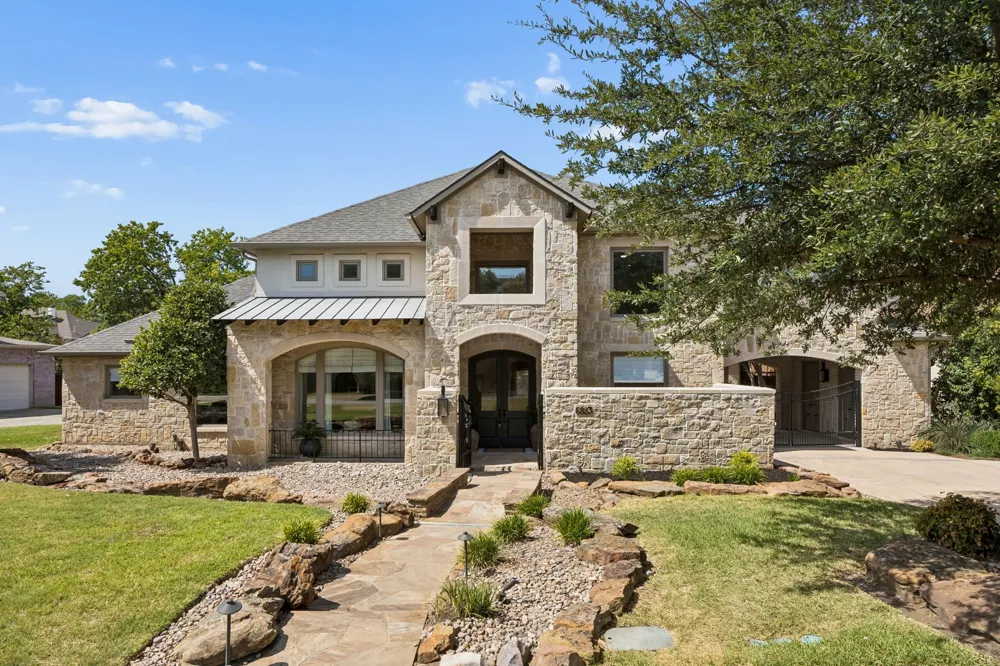 6823 Lakehurst Avenue Dallas, TX 75230
