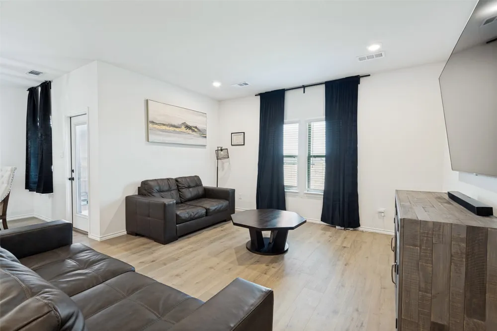 2303 Peregrine Way Crandall, TX 75114