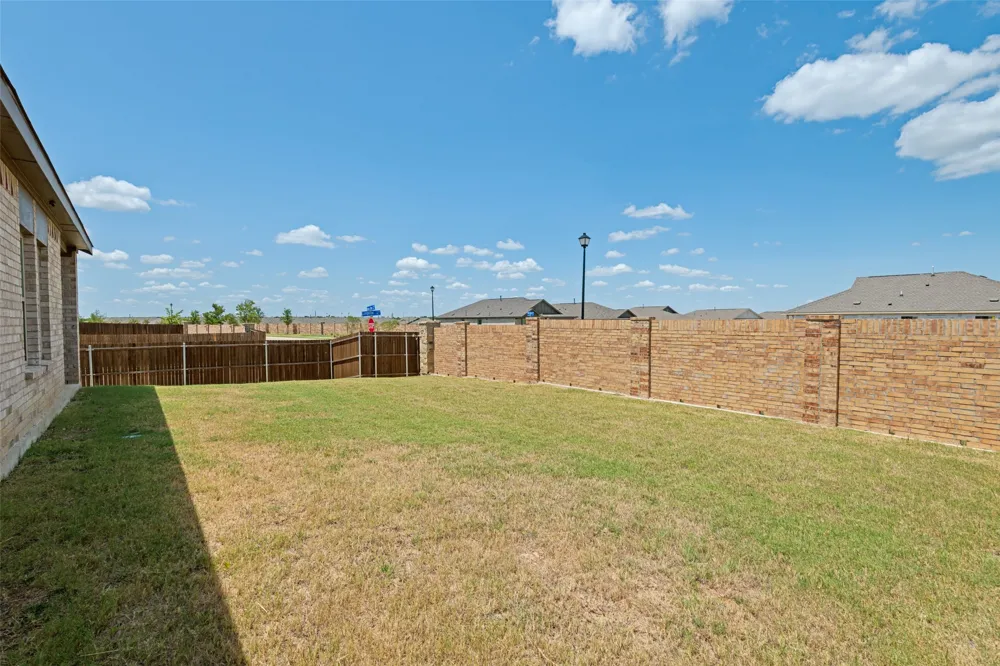 2303 Peregrine Way Crandall, TX 75114