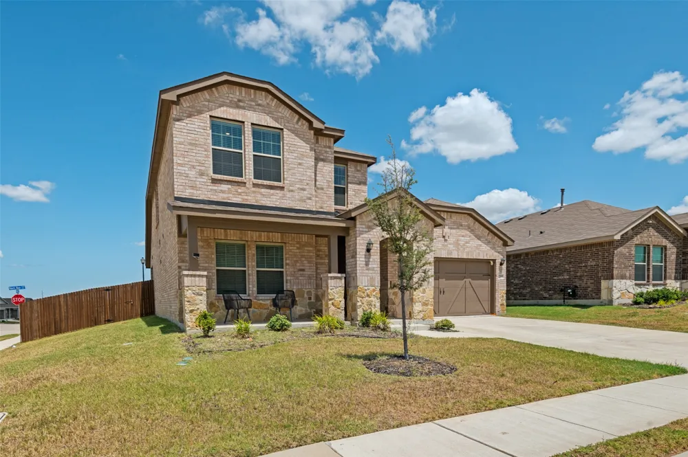 2303 Peregrine Way Crandall, TX 75114