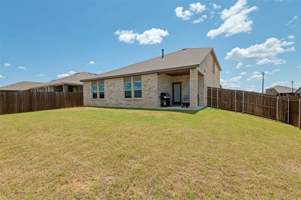 2303 Peregrine Way Crandall, TX 75114