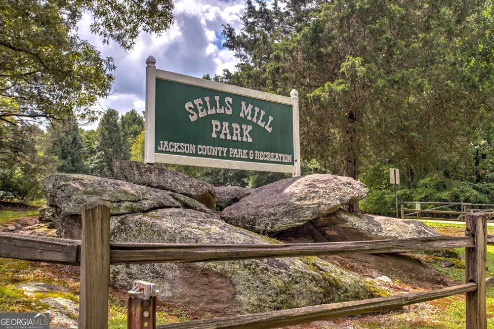 174 Eagles Crest DR Commerce, GA 30529