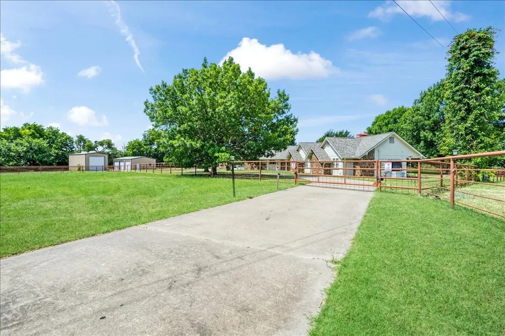 5393 State Highway 5 Van Alstyne, TX 75495