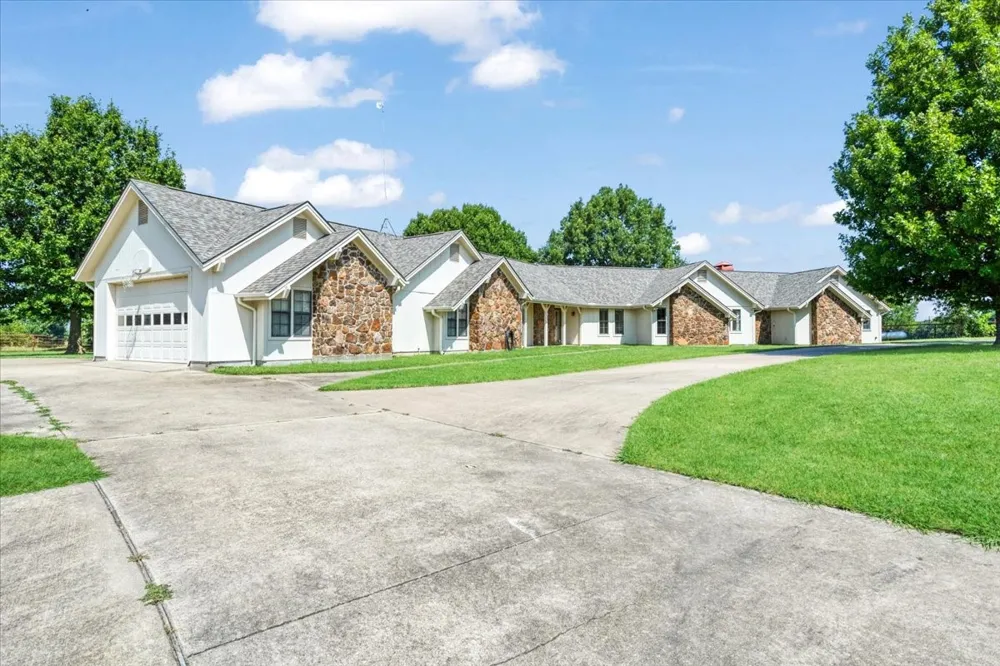 5393 State Highway 5 Van Alstyne, TX 75495