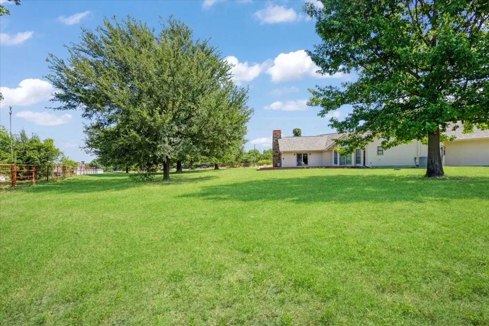 5393 State Highway 5 Van Alstyne, TX 75495