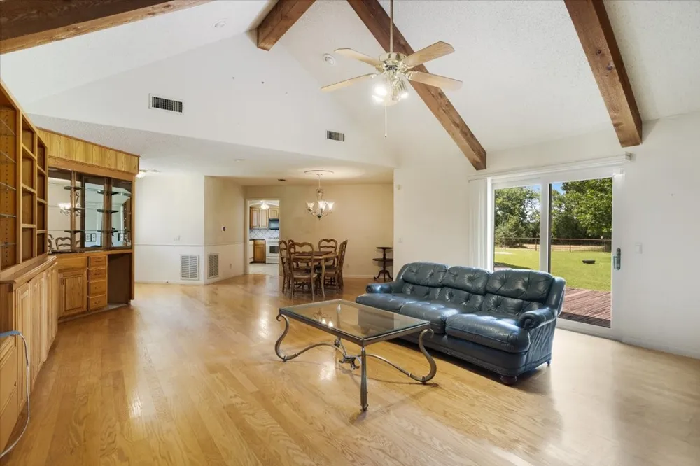 5393 State Highway 5 Van Alstyne, TX 75495