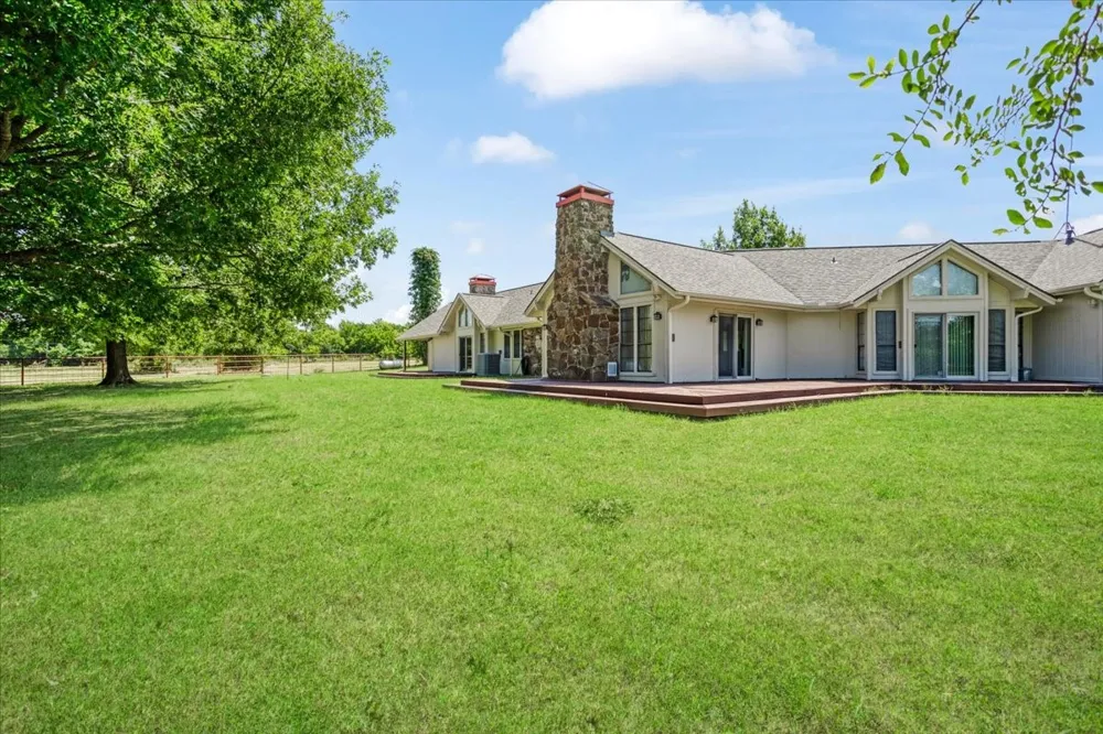 5393 State Highway 5 Van Alstyne, TX 75495