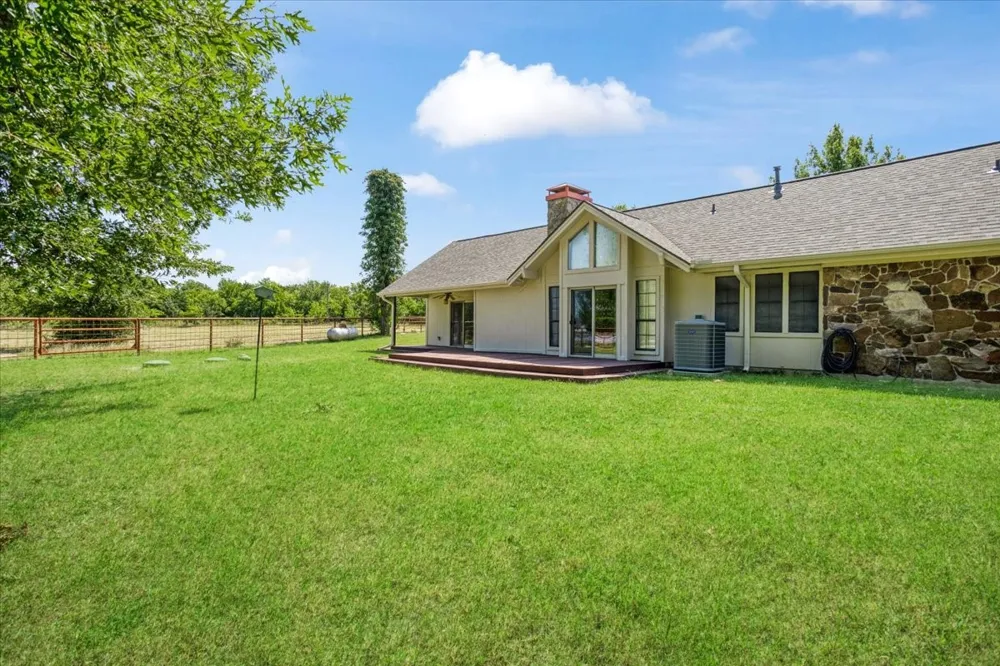 5393 State Highway 5 Van Alstyne, TX 75495