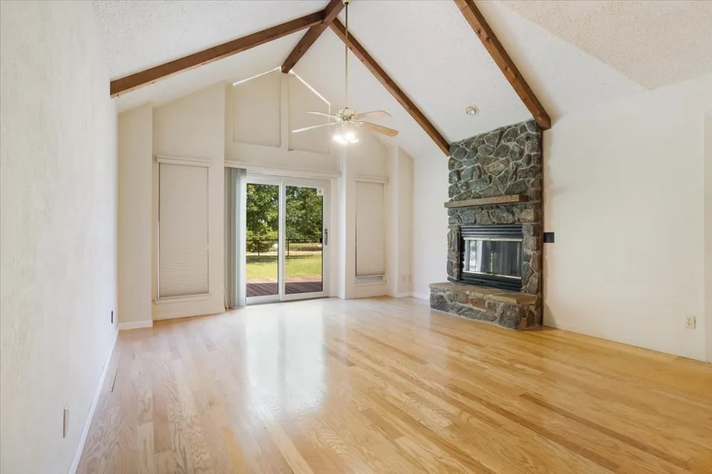 5393 State Highway 5 Van Alstyne, TX 75495