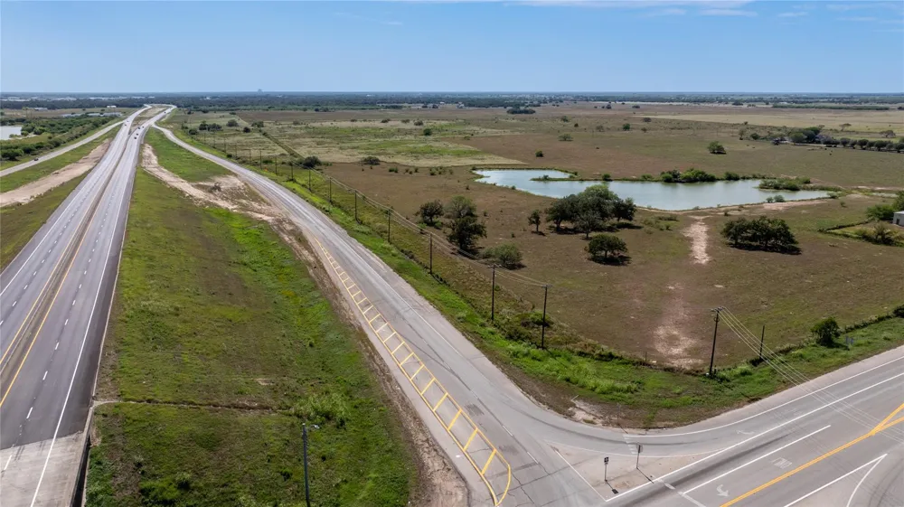 18804 Nw Zac Lentz Parkway Victoria, TX 77905