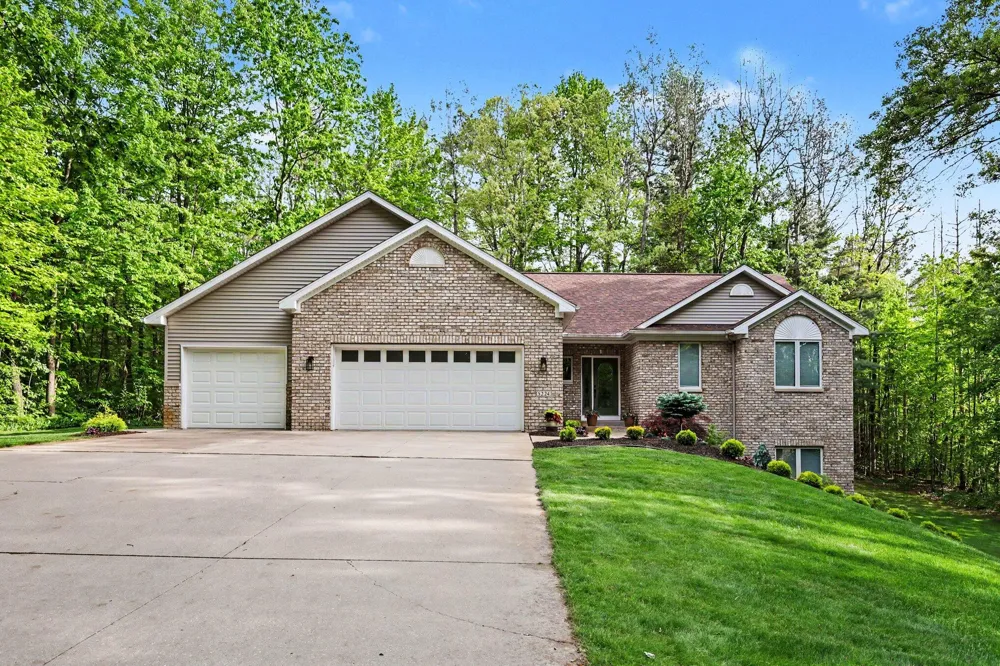 5224 Bonasa Drive NE Courtland Township, MI 49341
