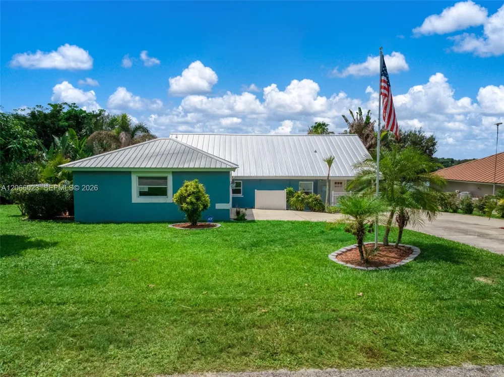 137 McCoy Dr Lake Placid, FL 33852