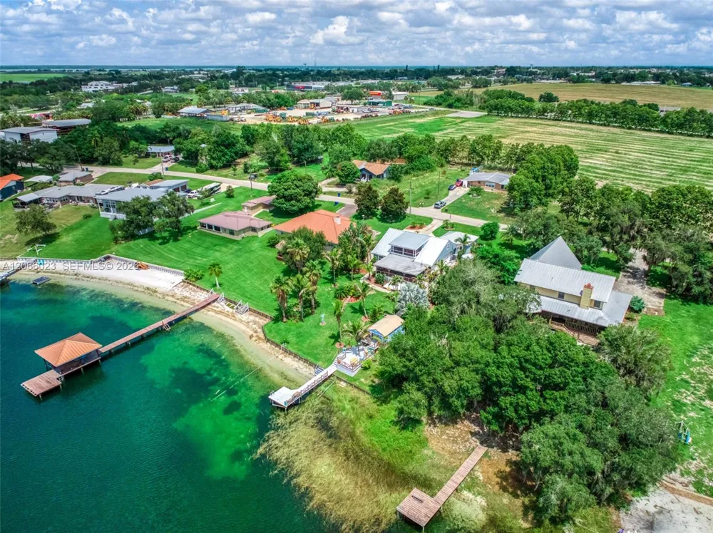 137 McCoy Dr Lake Placid, FL 33852