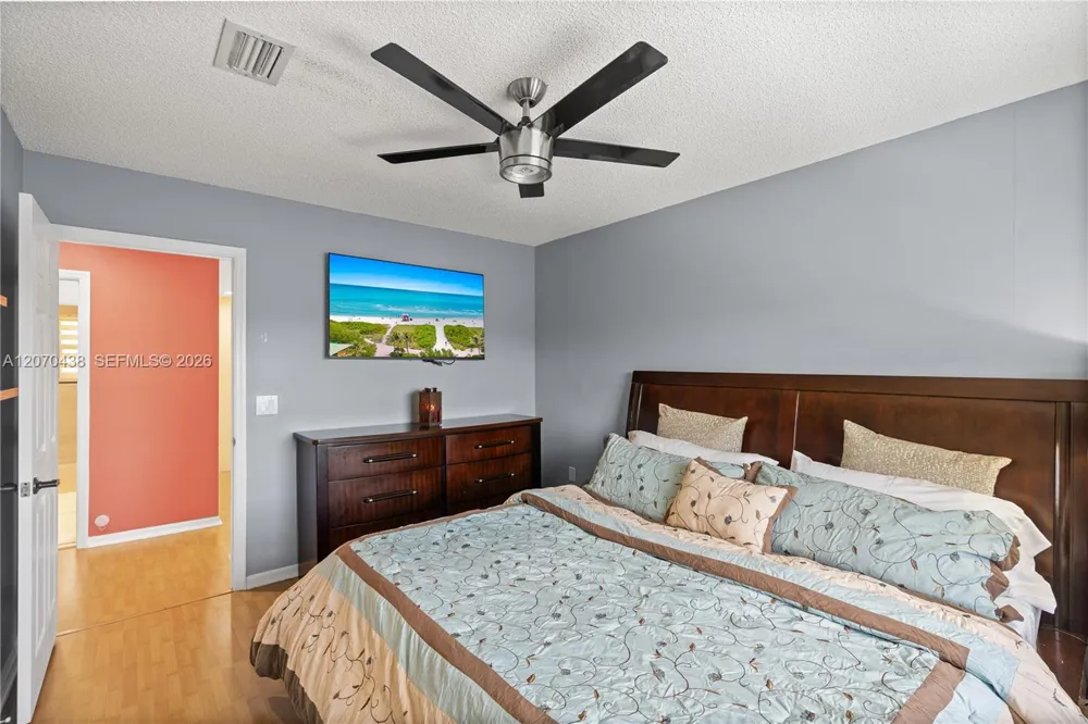 451 NW 194th Ave Pembroke Pines, FL 33029
