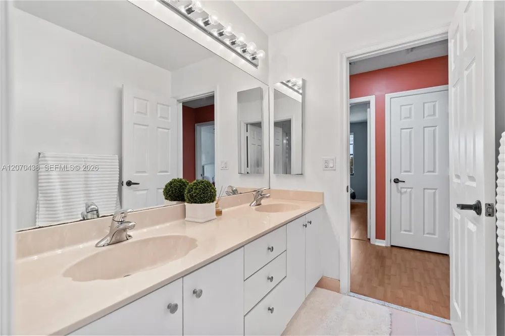 451 NW 194th Ave Pembroke Pines, FL 33029