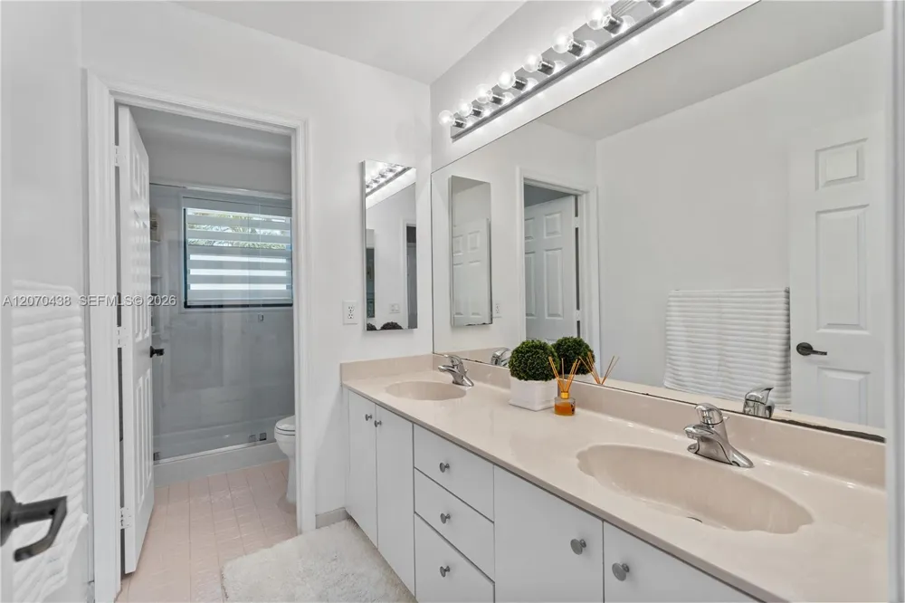 451 NW 194th Ave Pembroke Pines, FL 33029