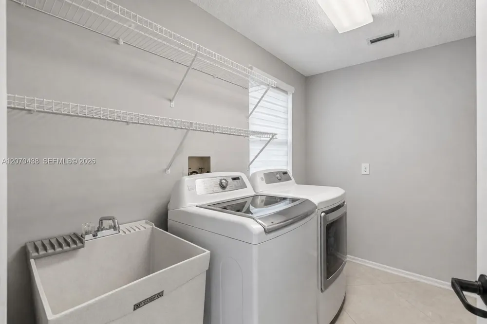 451 NW 194th Ave Pembroke Pines, FL 33029