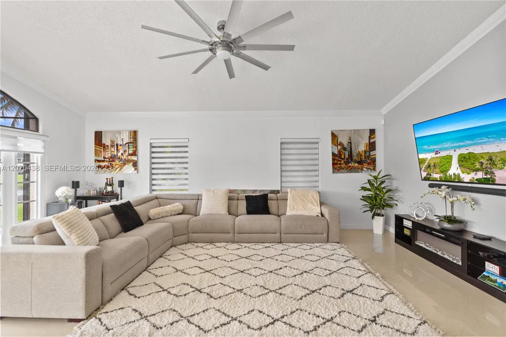 451 NW 194th Ave Pembroke Pines, FL 33029